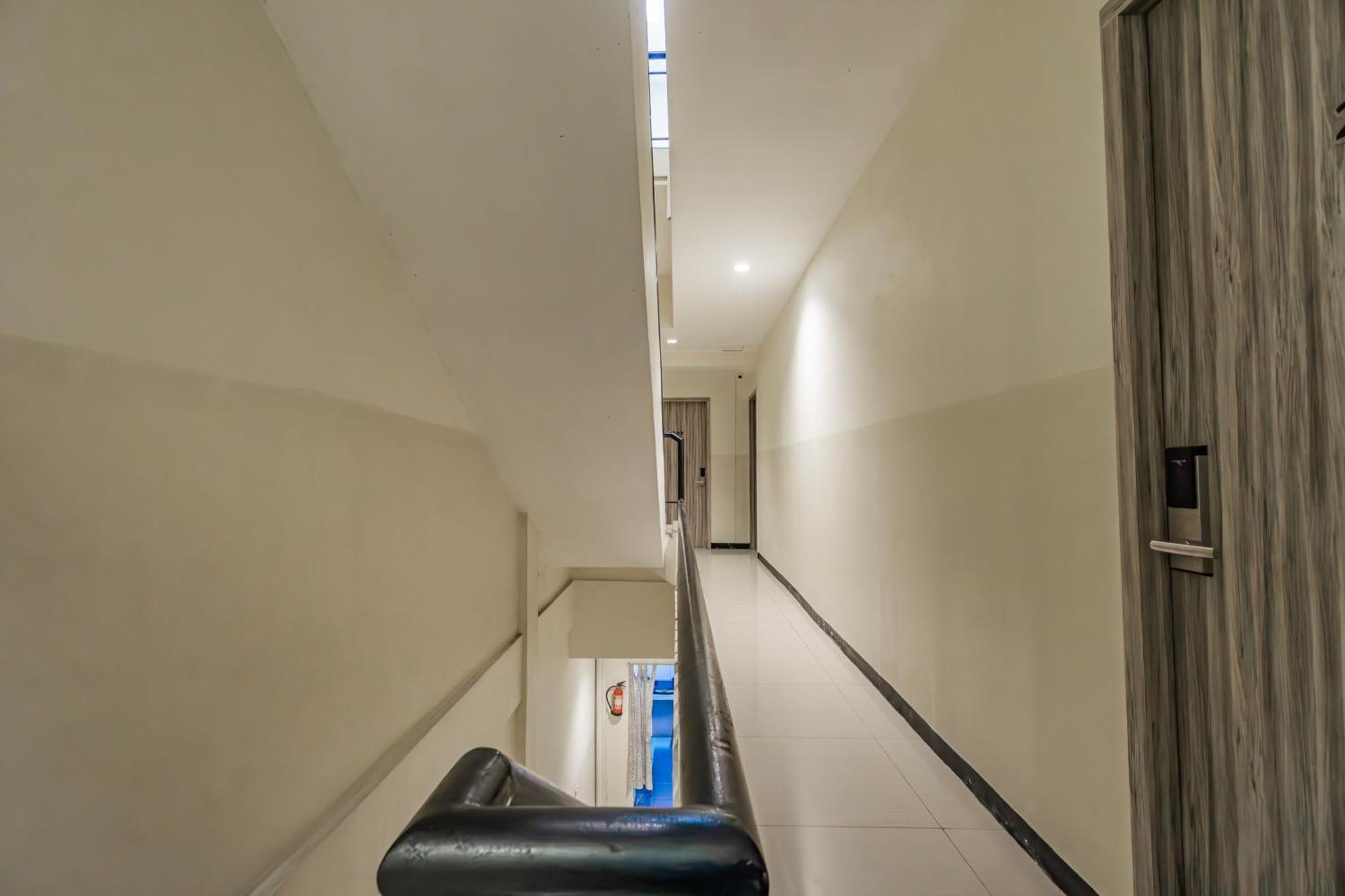 Ace Business Hotel Galaxy Surabaya Exterior foto